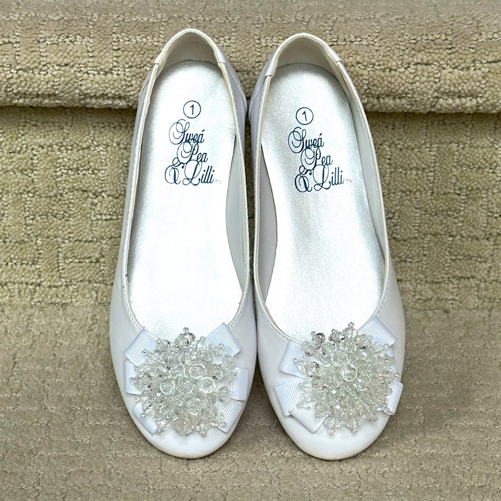 Girls White flower girl/communion shoes - size 1